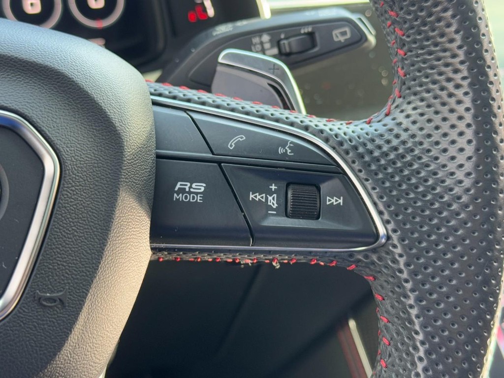 Audi RS Q8 Vehicle Full-screen Gallery Image 30