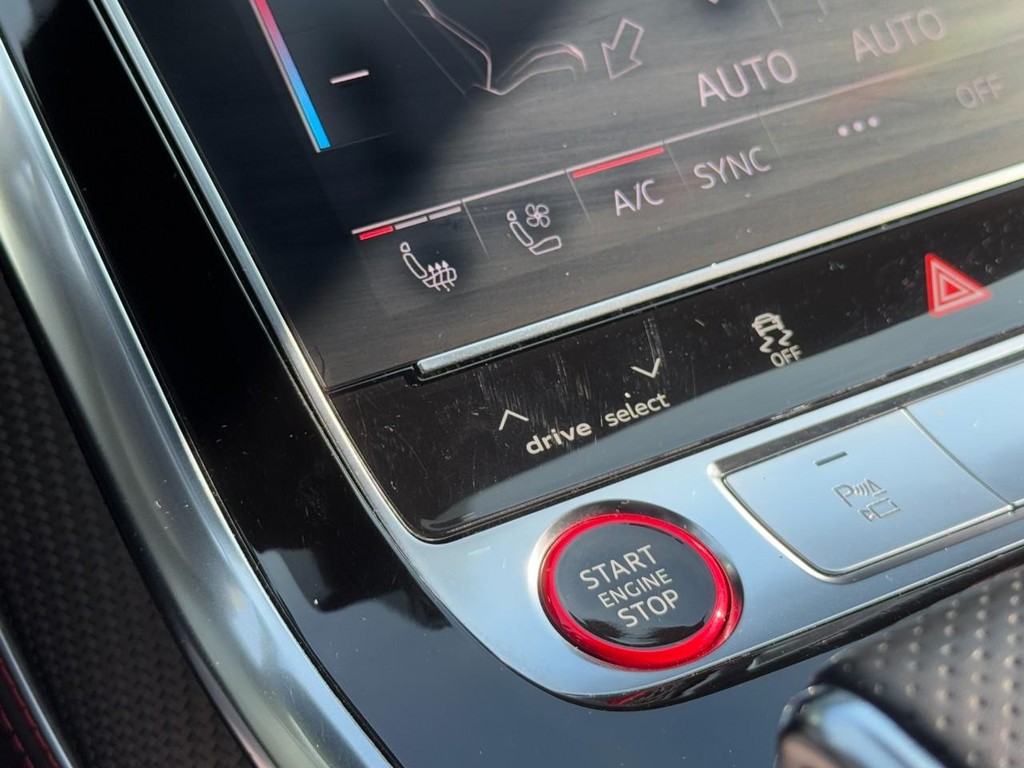 Audi RS Q8 Vehicle Full-screen Gallery Image 32