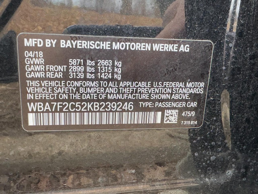 BMW 7 Series Vehicle Full-screen Gallery Image 24