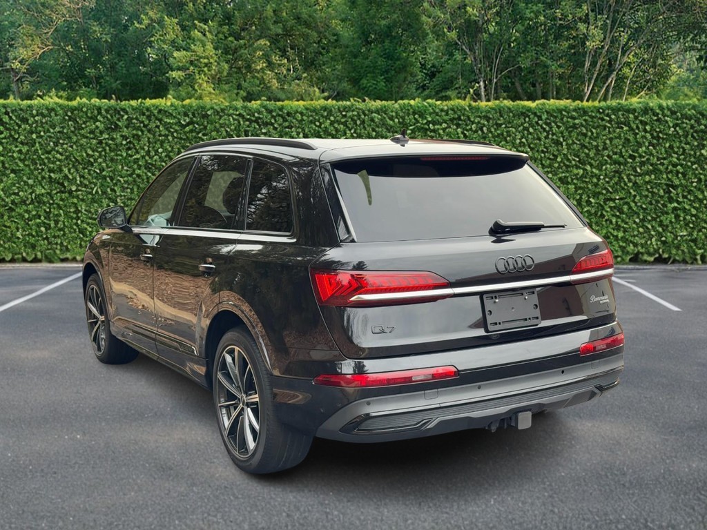 Audi Q7 Vehicle Full-screen Gallery Image 04