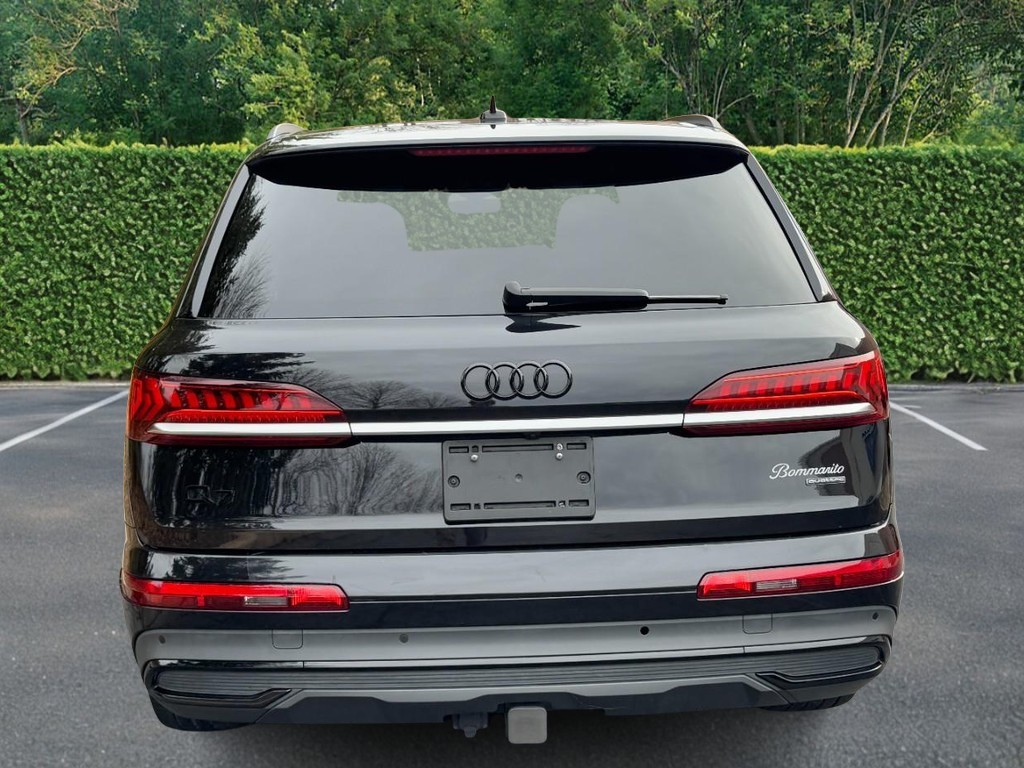 Audi Q7 Vehicle Full-screen Gallery Image 08