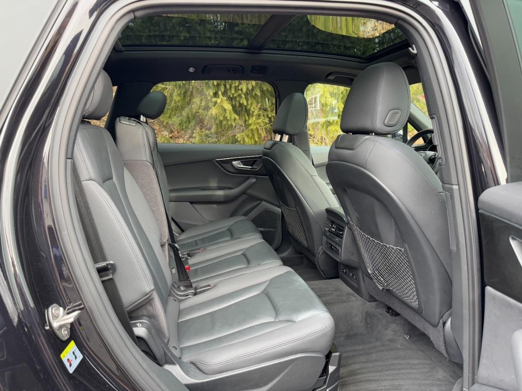 Audi Q7 Vehicle Full-screen Gallery Image 10