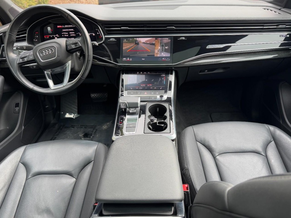 Audi Q7 Vehicle Full-screen Gallery Image 12