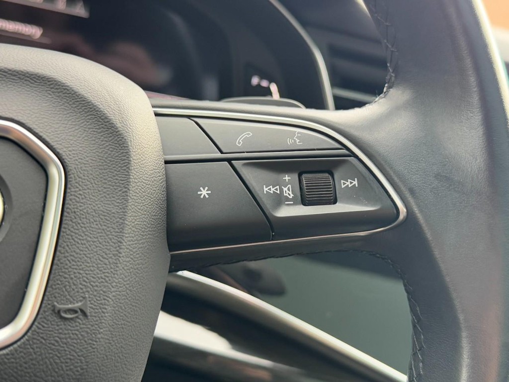 Audi Q7 Vehicle Full-screen Gallery Image 19