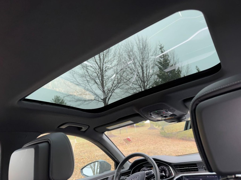 Audi A6 Sedan Vehicle Full-screen Gallery Image 11