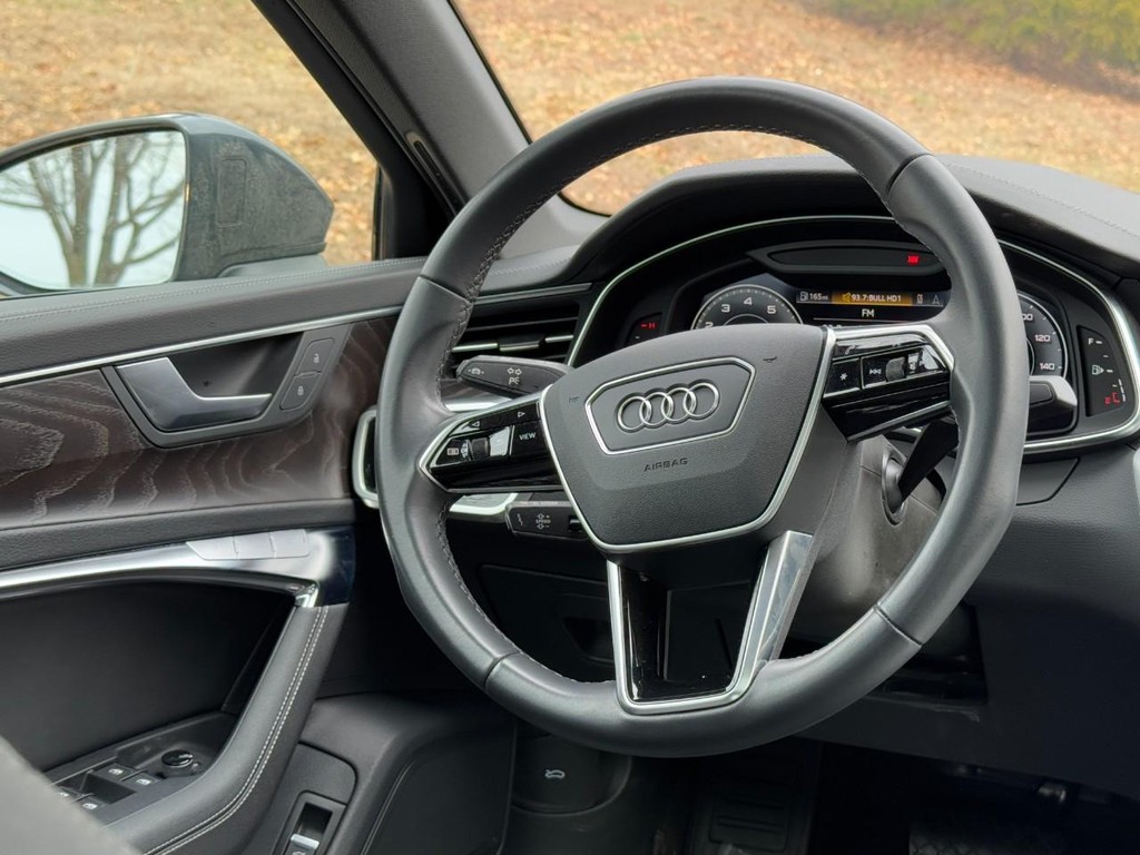 Audi A6 Sedan Vehicle Full-screen Gallery Image 13