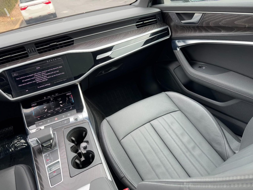 Audi A6 Sedan Vehicle Full-screen Gallery Image 16