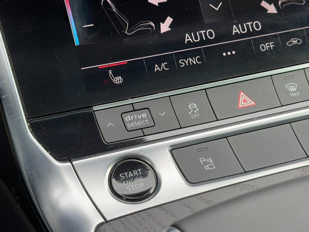 Audi A6 Sedan Vehicle Full-screen Gallery Image 21