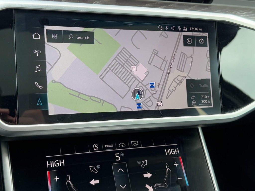 Audi A6 Sedan Vehicle Full-screen Gallery Image 22