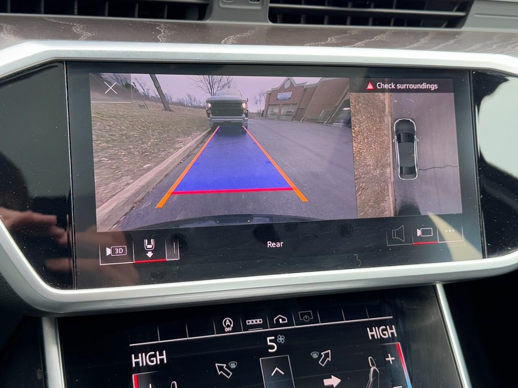 Audi A6 Sedan Vehicle Full-screen Gallery Image 23