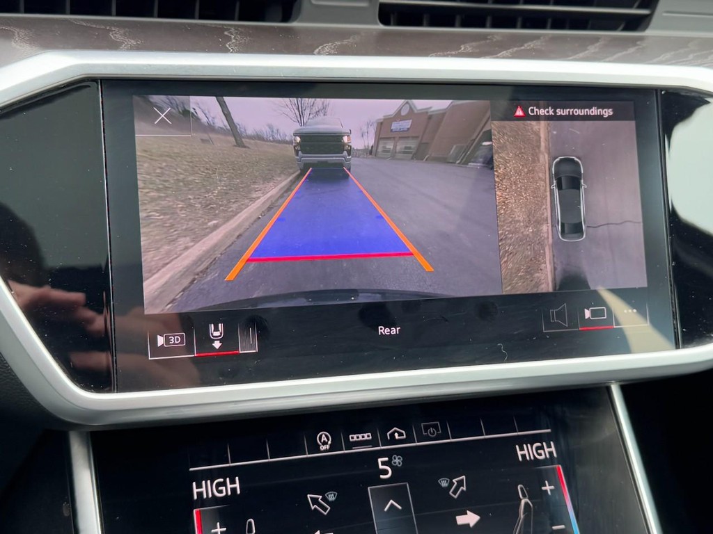 Audi A6 Sedan Vehicle Full-screen Gallery Image 24