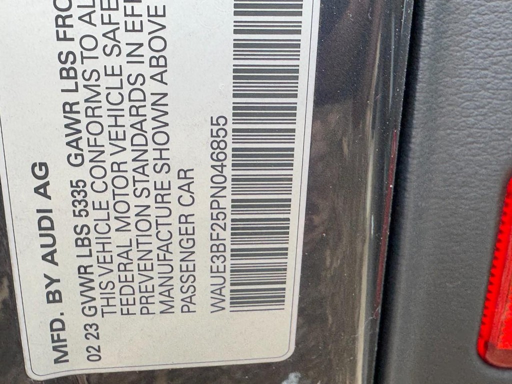 Audi A6 Sedan Vehicle Full-screen Gallery Image 27