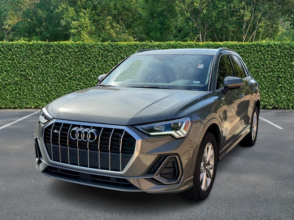 Audi Q3 Vehicle Full-screen Gallery Image 06