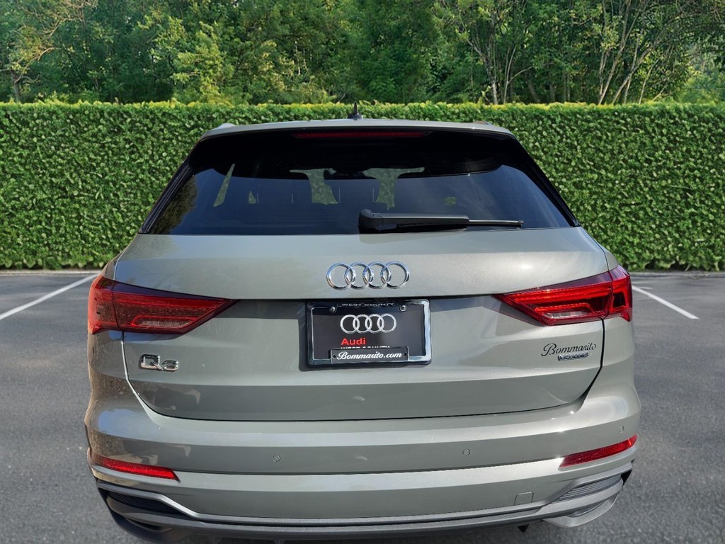 Audi Q3 Vehicle Full-screen Gallery Image 08