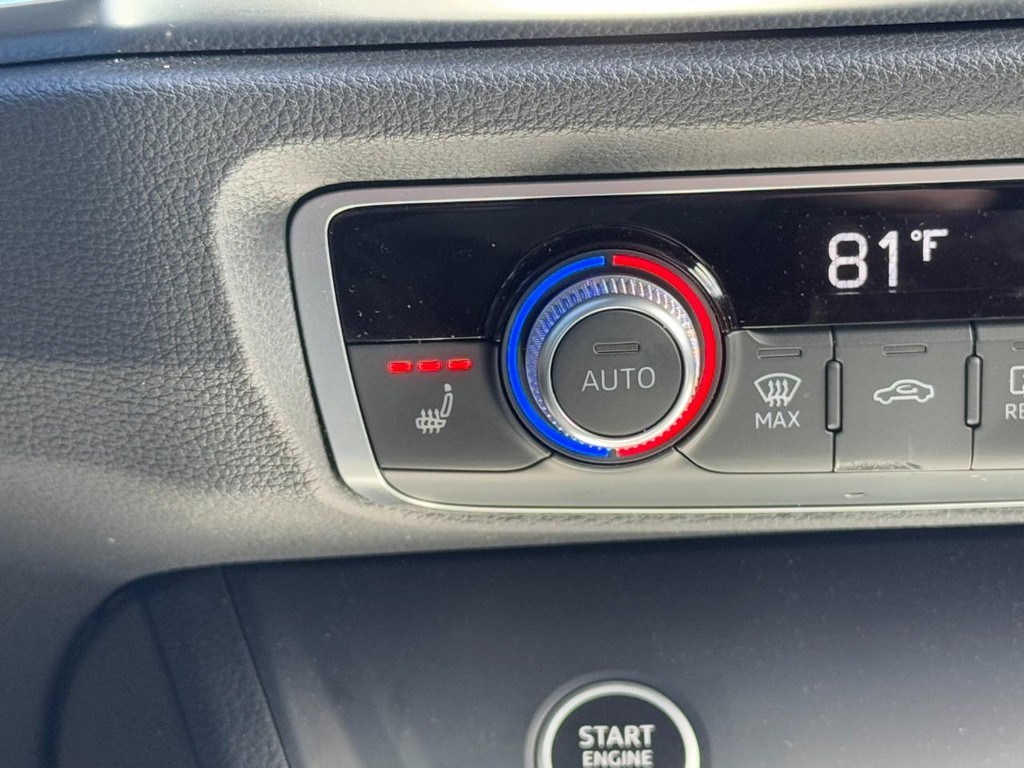 Audi Q3 Vehicle Full-screen Gallery Image 20