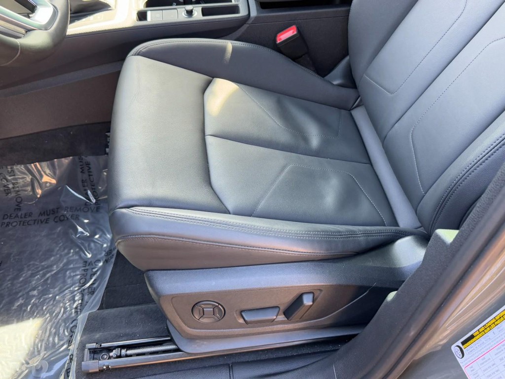 Audi Q3 Vehicle Full-screen Gallery Image 23