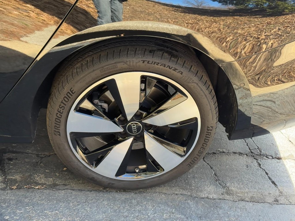 Audi A5 Vehicle Full-screen Gallery Image 05