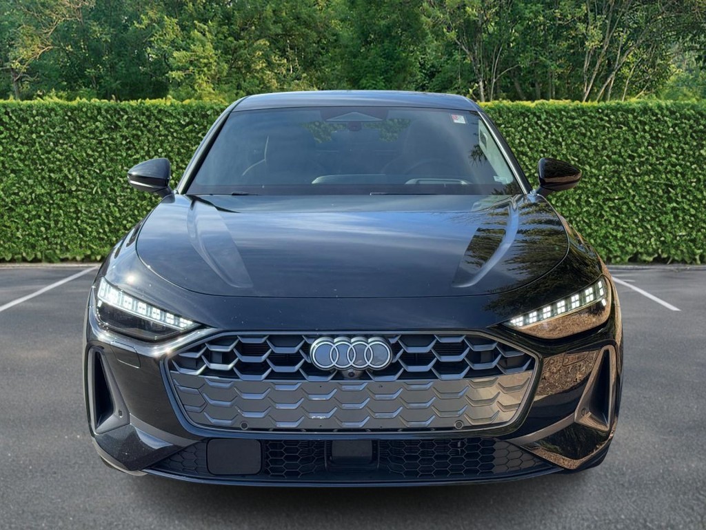 Audi A5 Vehicle Full-screen Gallery Image 07