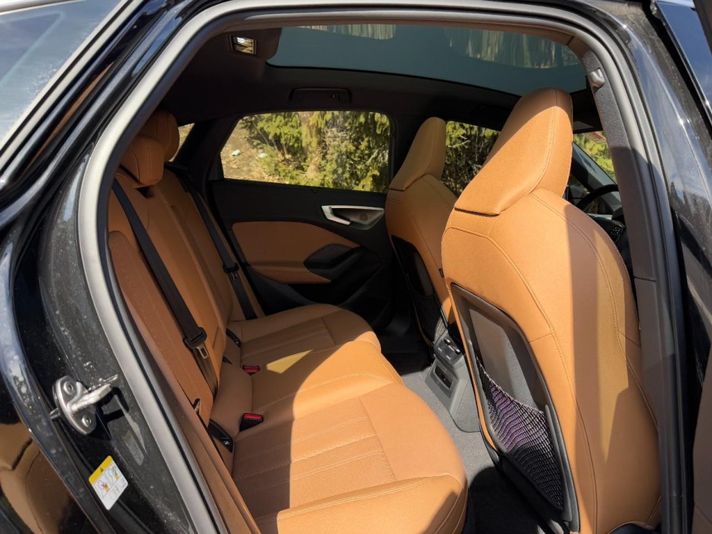 Audi A5 Vehicle Full-screen Gallery Image 09