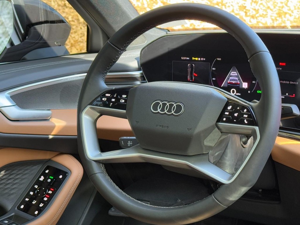 Audi A5 Vehicle Full-screen Gallery Image 11