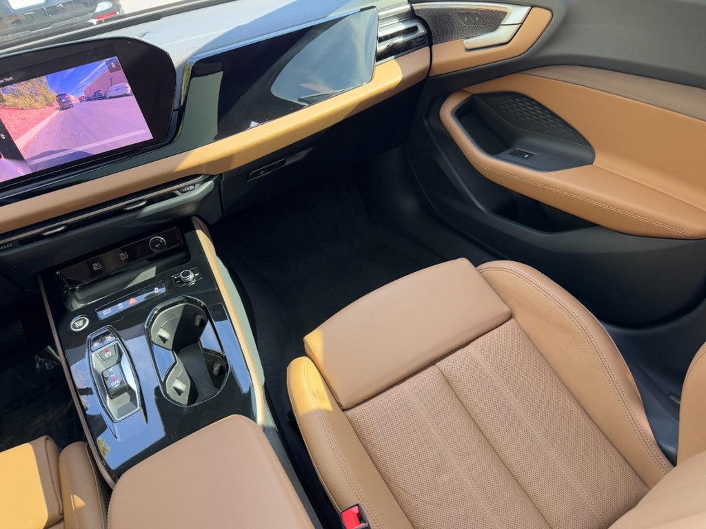 Audi A5 Vehicle Full-screen Gallery Image 14