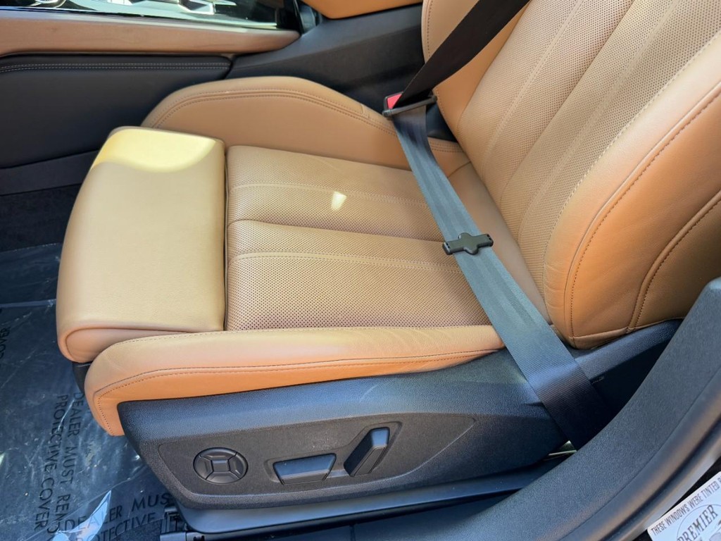 Audi A5 Vehicle Full-screen Gallery Image 22