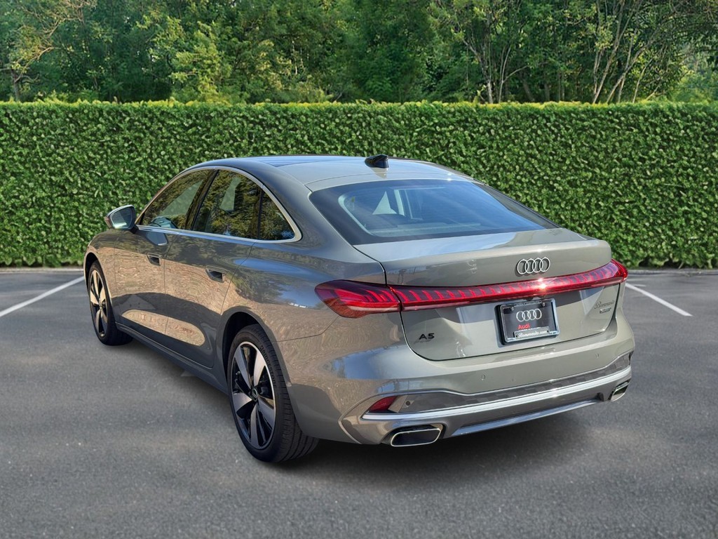 Audi A5 Vehicle Full-screen Gallery Image 04