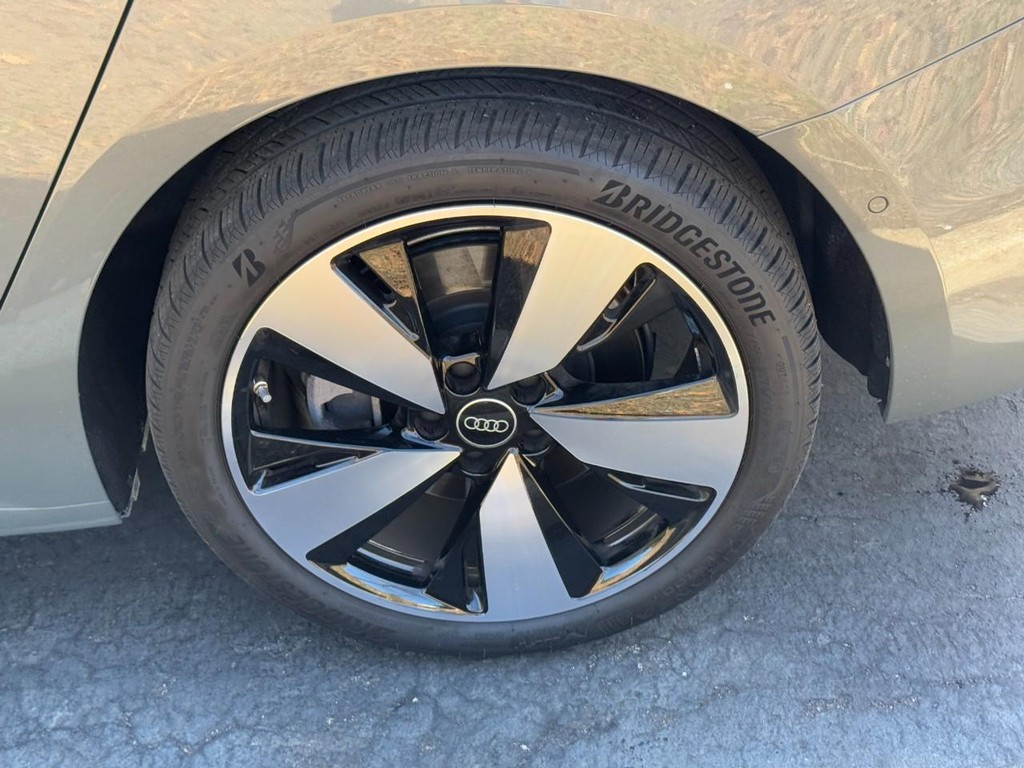 Audi A5 Vehicle Full-screen Gallery Image 05