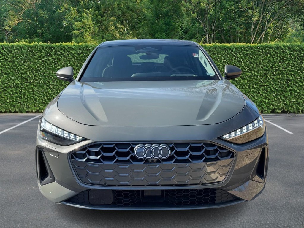 Audi A5 Vehicle Full-screen Gallery Image 07