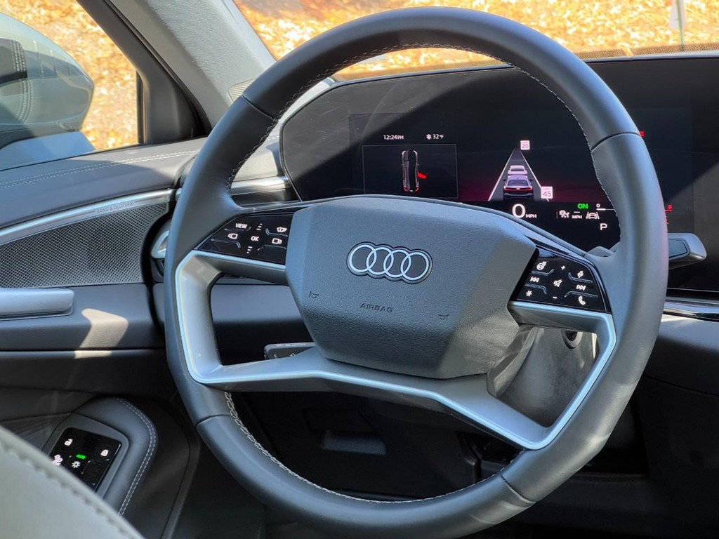 Audi A5 Vehicle Full-screen Gallery Image 12