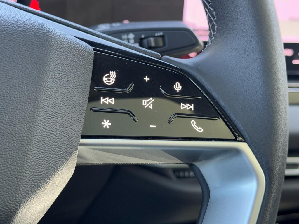 Audi A5 Vehicle Full-screen Gallery Image 17