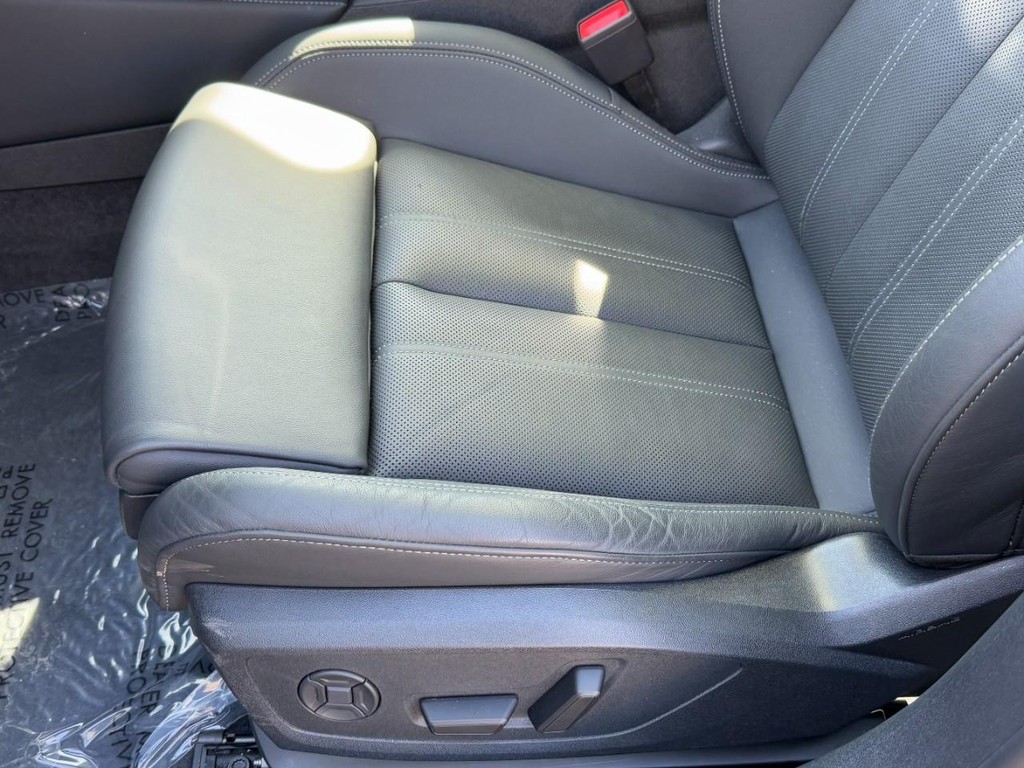 Audi A5 Vehicle Full-screen Gallery Image 22