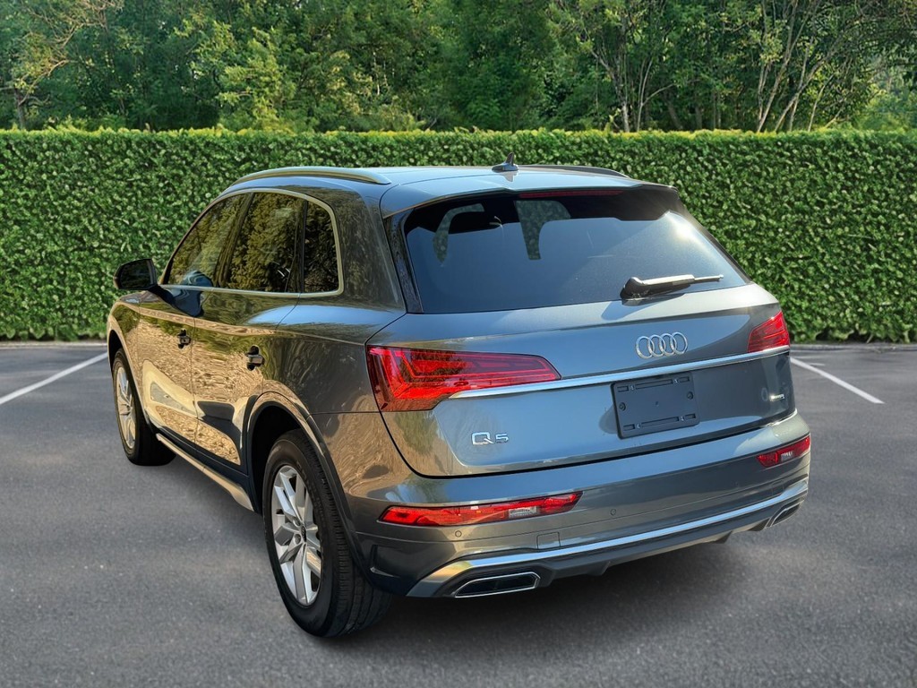 Audi Q5 Vehicle Full-screen Gallery Image 04