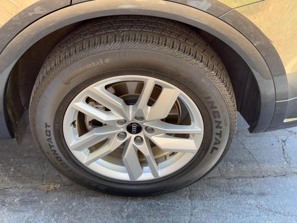 Audi Q5 Vehicle Full-screen Gallery Image 05