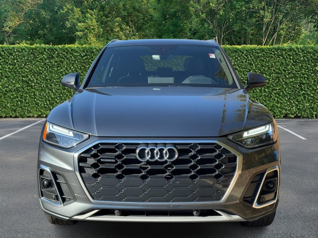 Audi Q5 Vehicle Full-screen Gallery Image 07