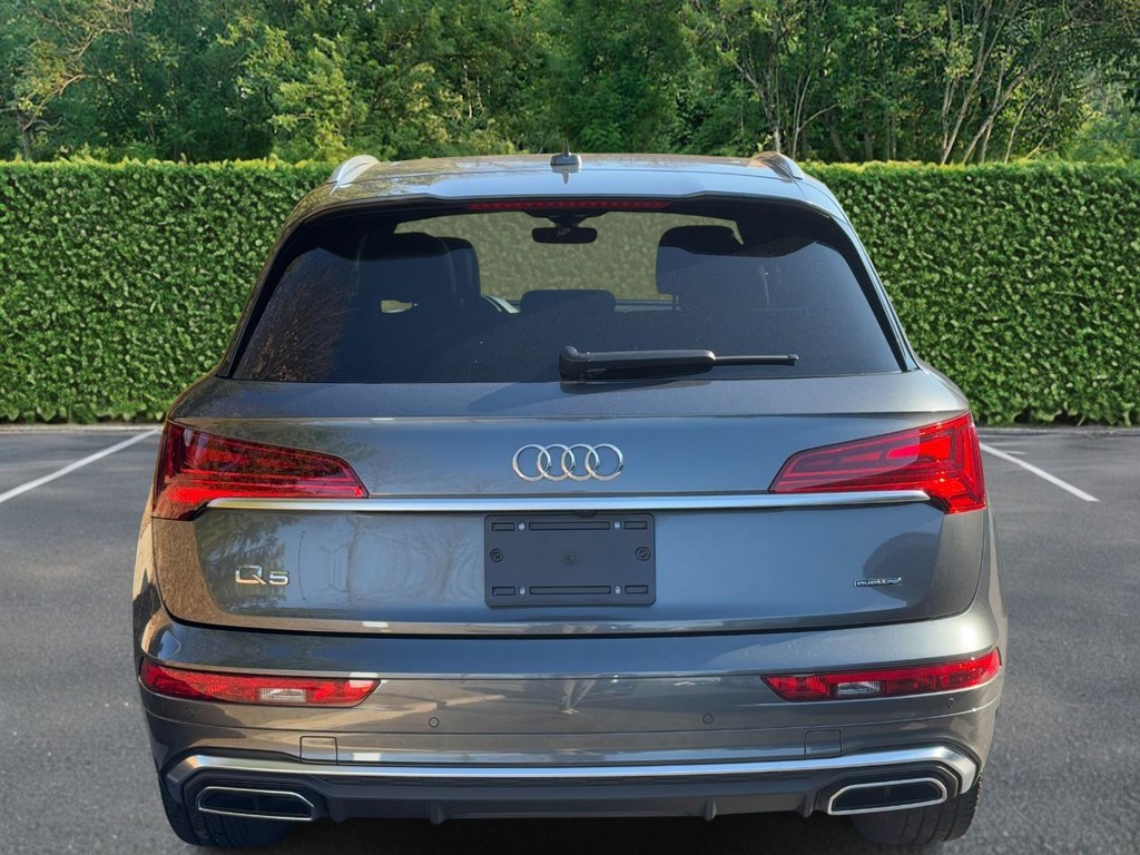Audi Q5 Vehicle Full-screen Gallery Image 08