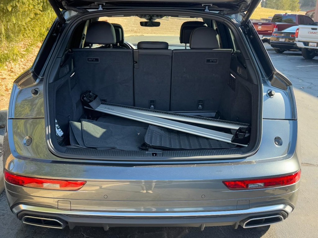 Audi Q5 Vehicle Full-screen Gallery Image 09