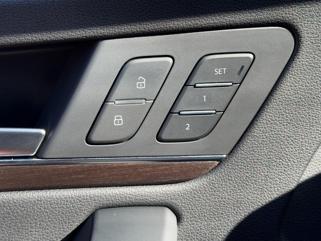 Audi Q5 Vehicle Full-screen Gallery Image 16