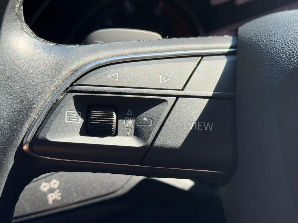 Audi Q5 Vehicle Full-screen Gallery Image 17