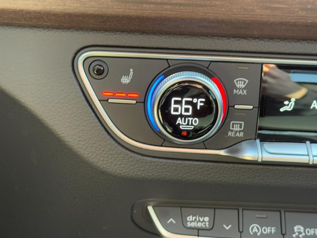 Audi Q5 Vehicle Full-screen Gallery Image 20