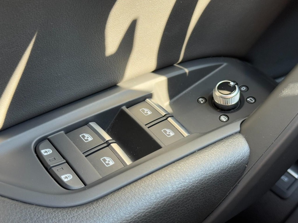 Audi Q5 Vehicle Full-screen Gallery Image 22