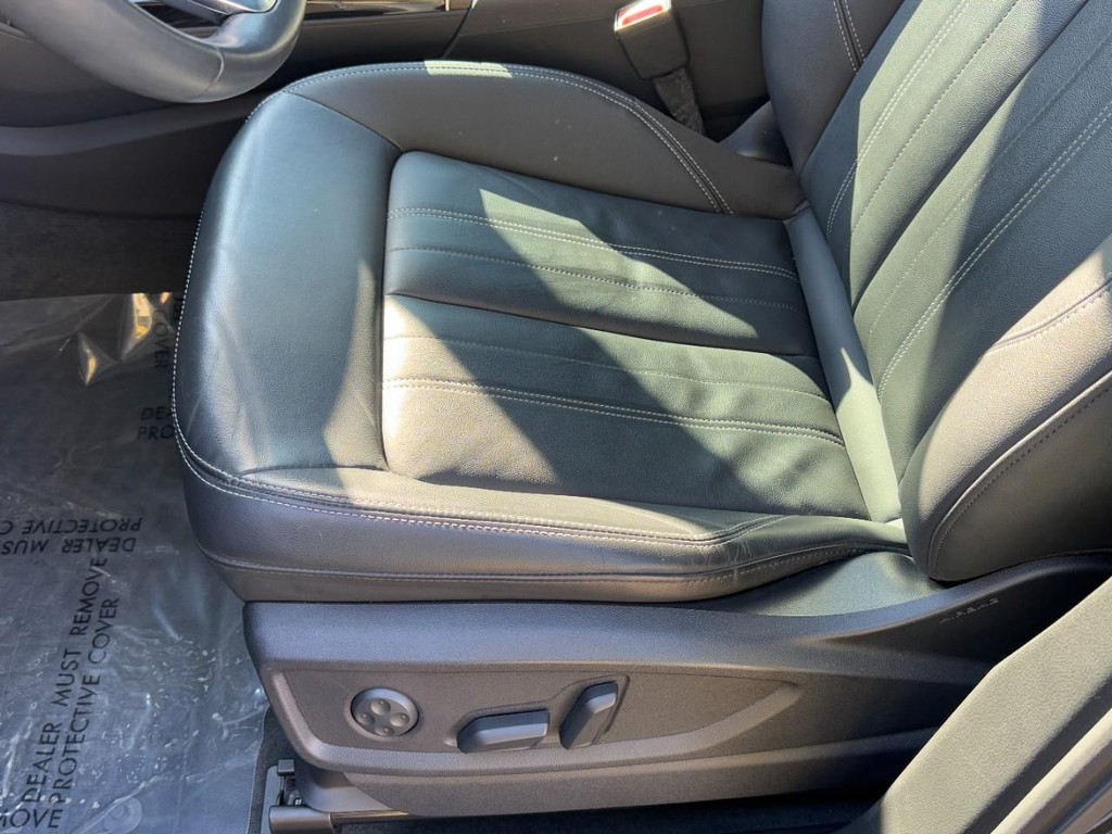 Audi Q5 Vehicle Full-screen Gallery Image 23