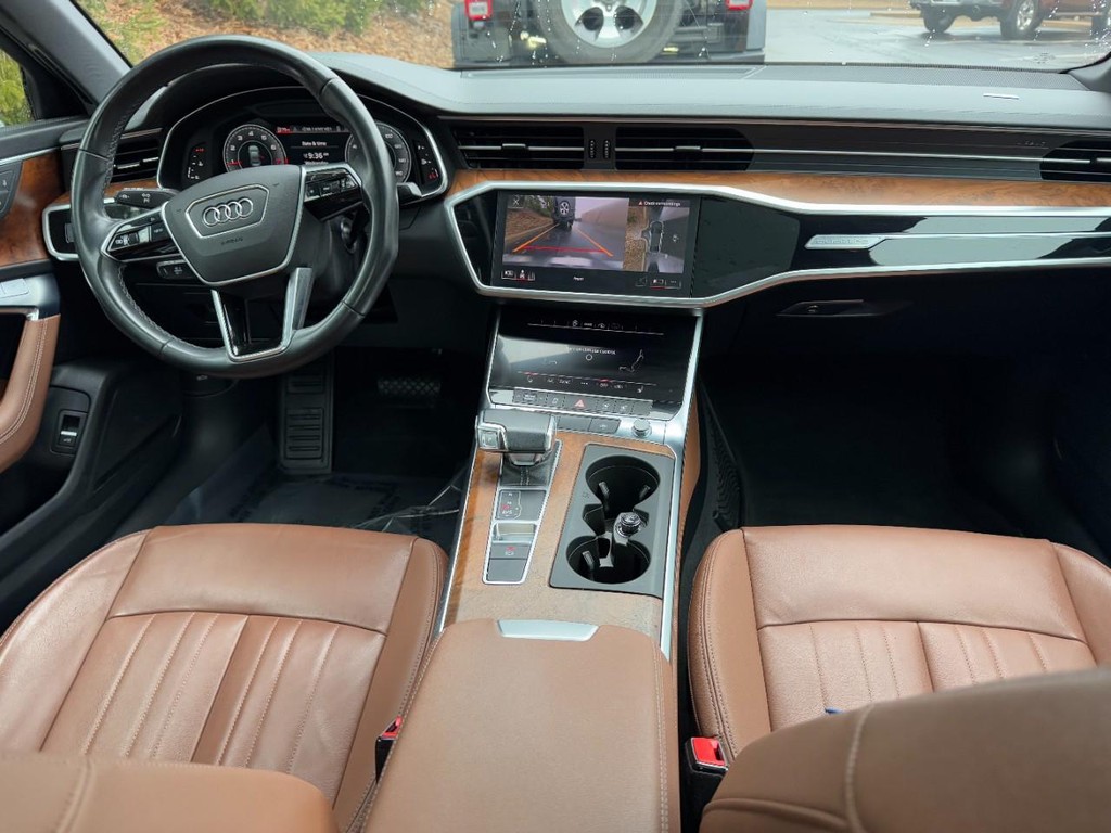 Audi A6 Sedan Vehicle Full-screen Gallery Image 11