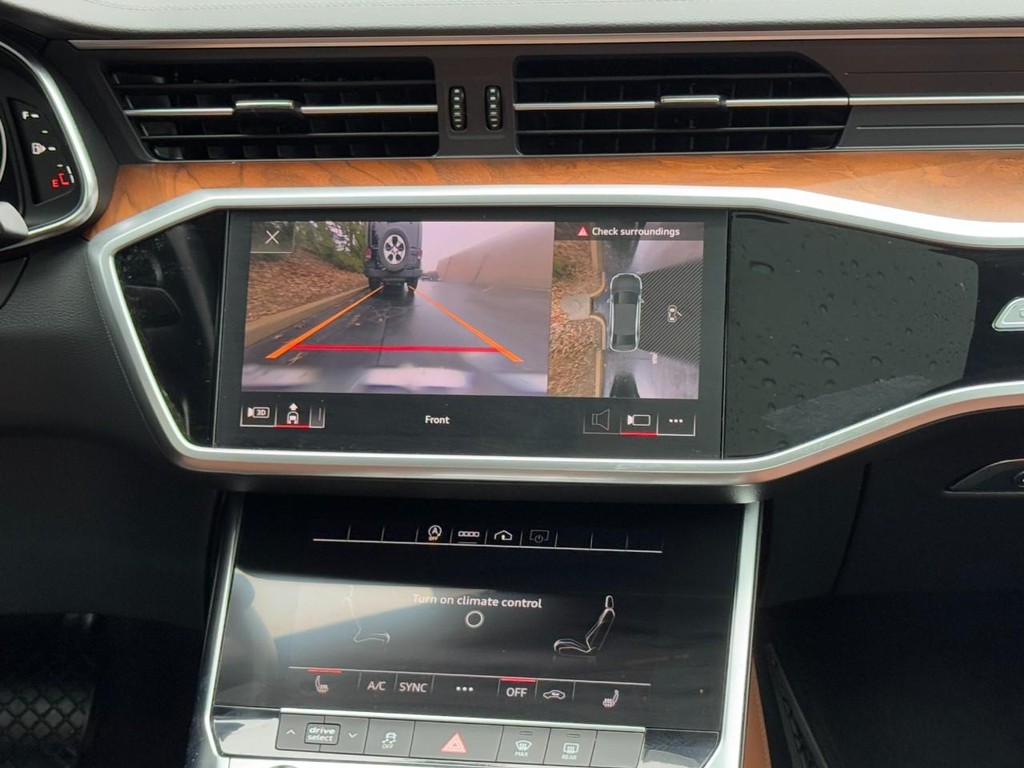 Audi A6 Sedan Vehicle Full-screen Gallery Image 13