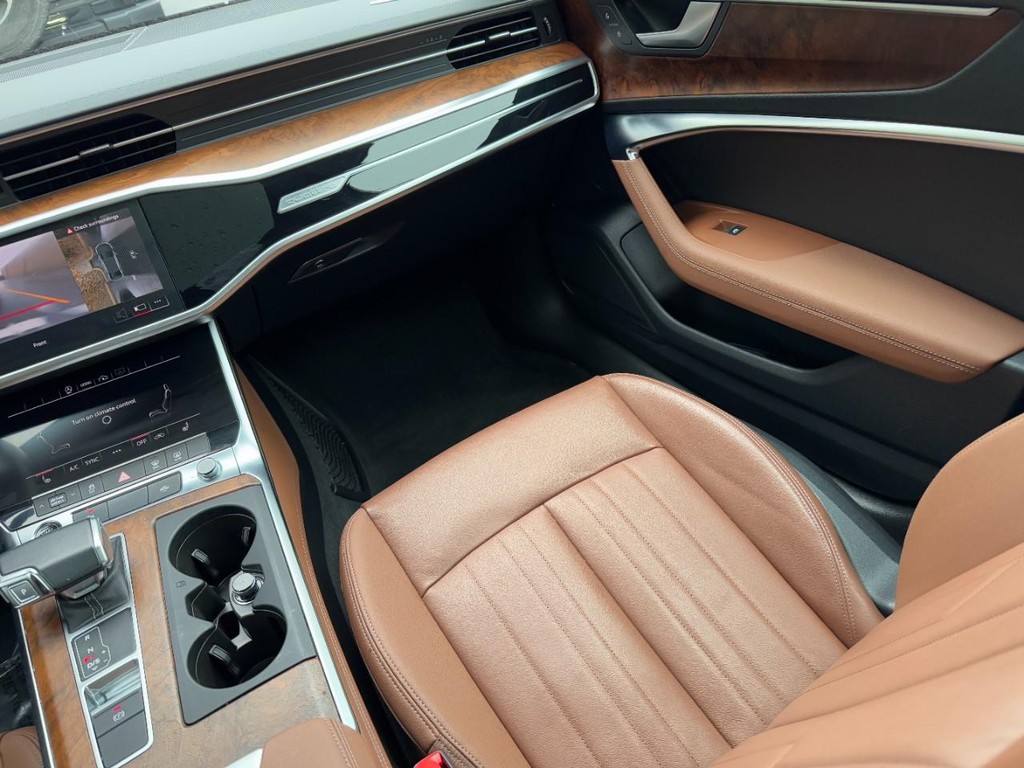 Audi A6 Sedan Vehicle Full-screen Gallery Image 15