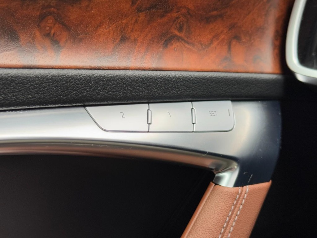 Audi A6 Sedan Vehicle Full-screen Gallery Image 16