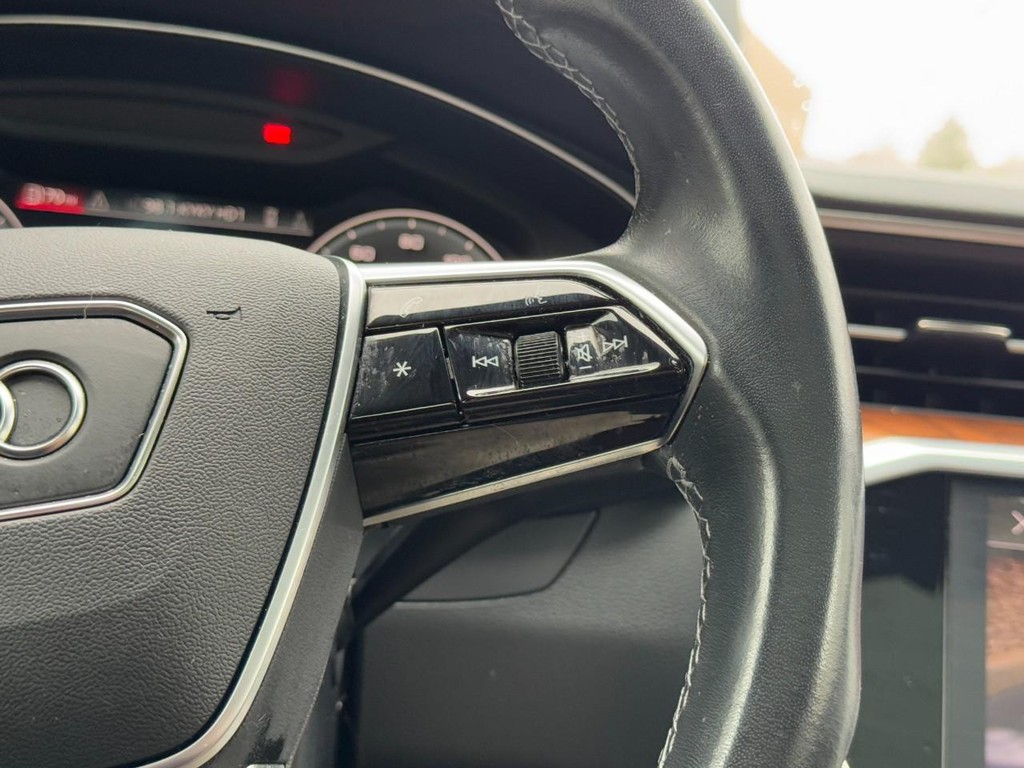 Audi A6 Sedan Vehicle Full-screen Gallery Image 18