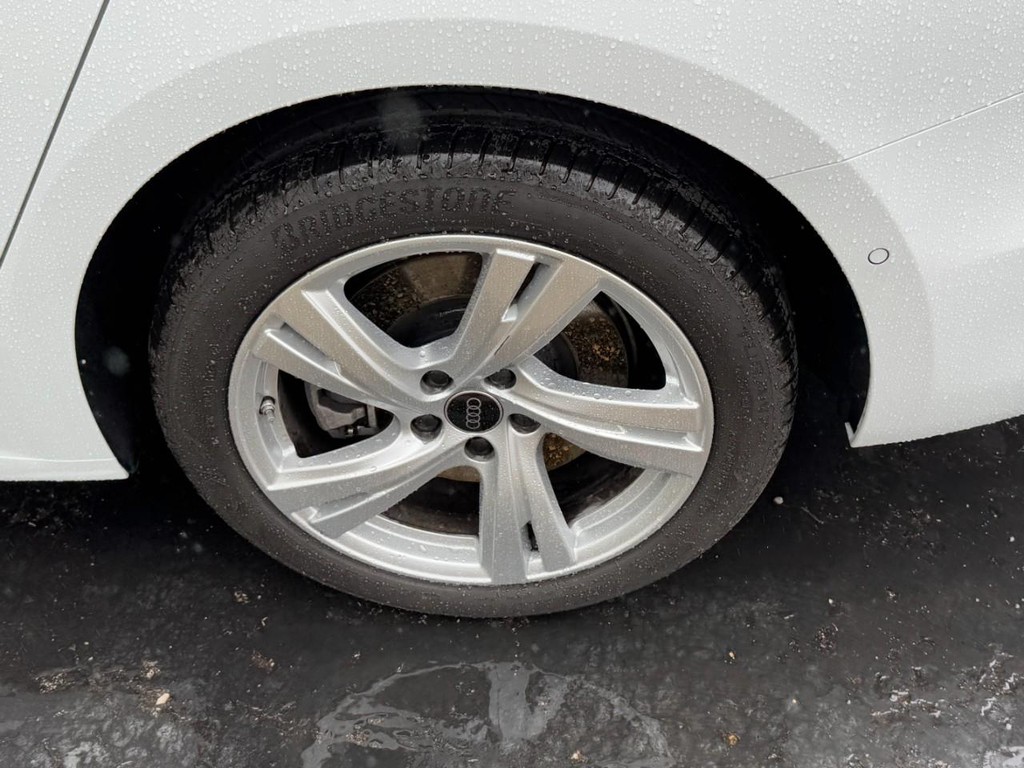 Audi A5 Vehicle Full-screen Gallery Image 05