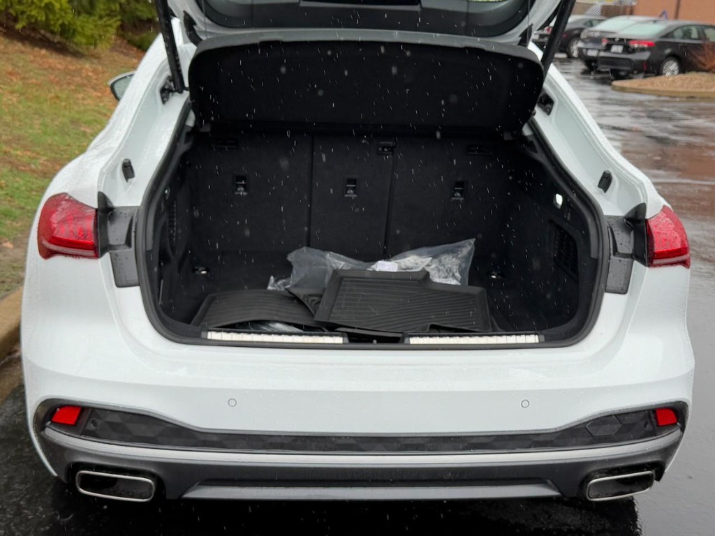 Audi A5 Vehicle Full-screen Gallery Image 09