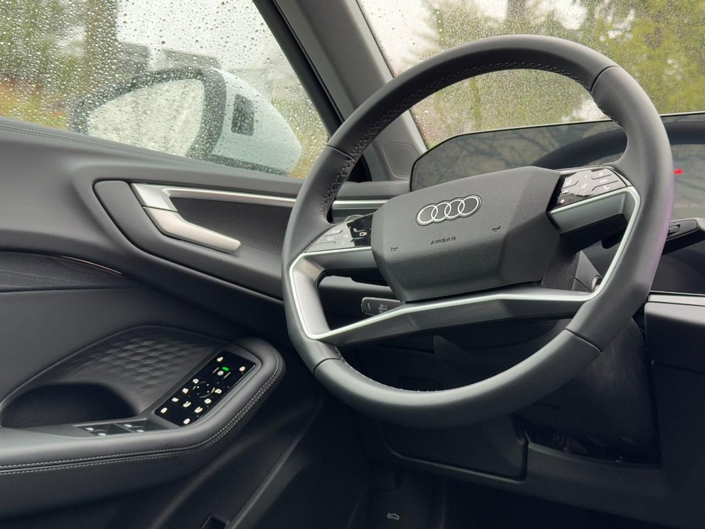 Audi A5 Vehicle Full-screen Gallery Image 12